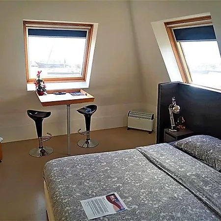 Kaap Club Bed and Breakfast Χόορν